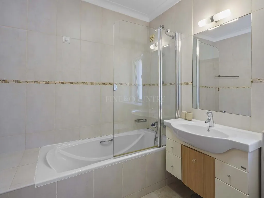 Vannitoad - Luxury Villa with Golf Views in Estômbar