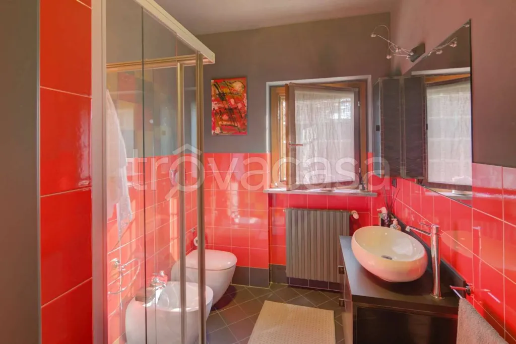 Salles de bain - Ground Floor Apartment with Garden in Moncalieri
