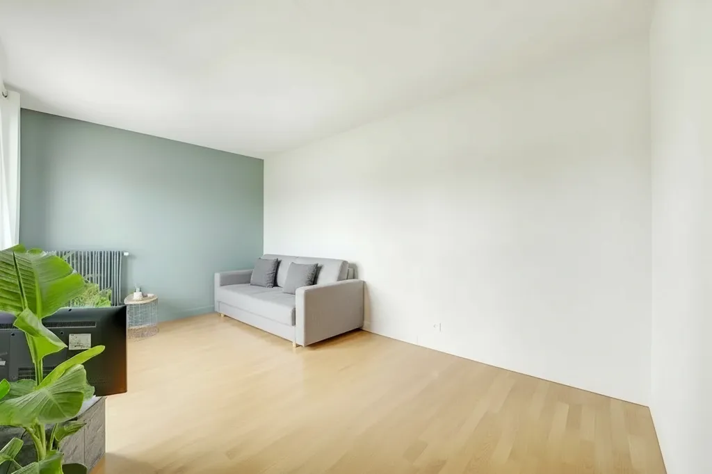 Living Room - Studio with Lift in Paris