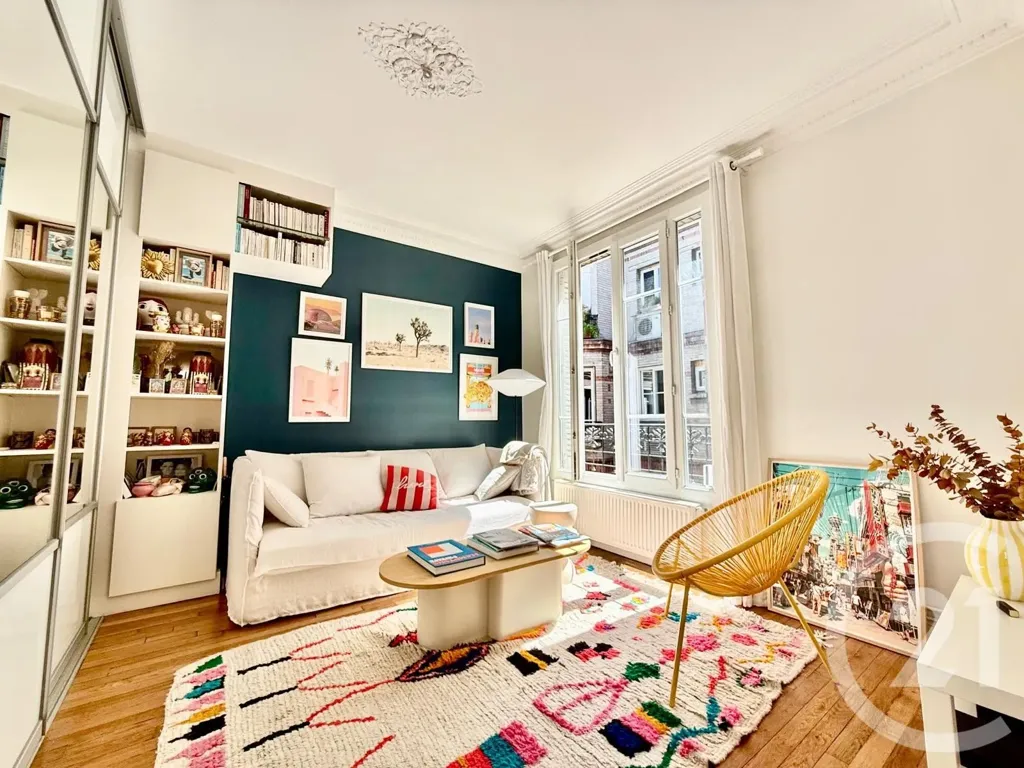 Living Room - Charming 2-Bedroom Flat in Batignolles, Paris