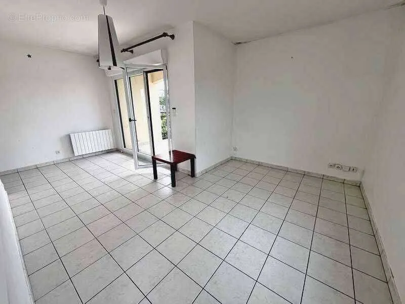 Stanze - 2-Bed Flat with Balcony near Gisors Station