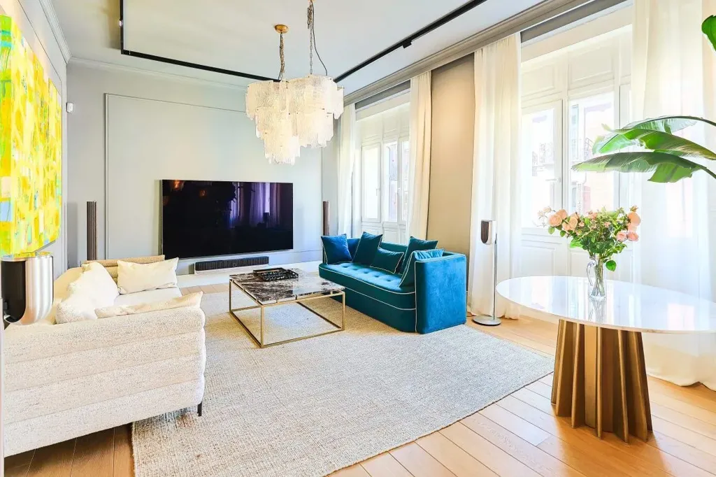 Elutuba - Luxury Apartment with Interior Garden in Madrid