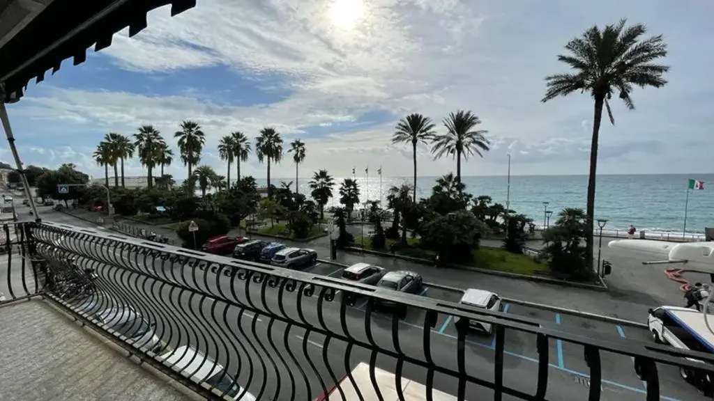 Rõdu - Seafront Apartment in Varazze Centre