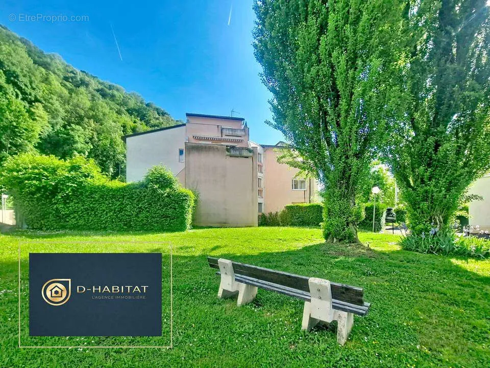 Giardino - 3-Bed Apartment with Terrace in Gières