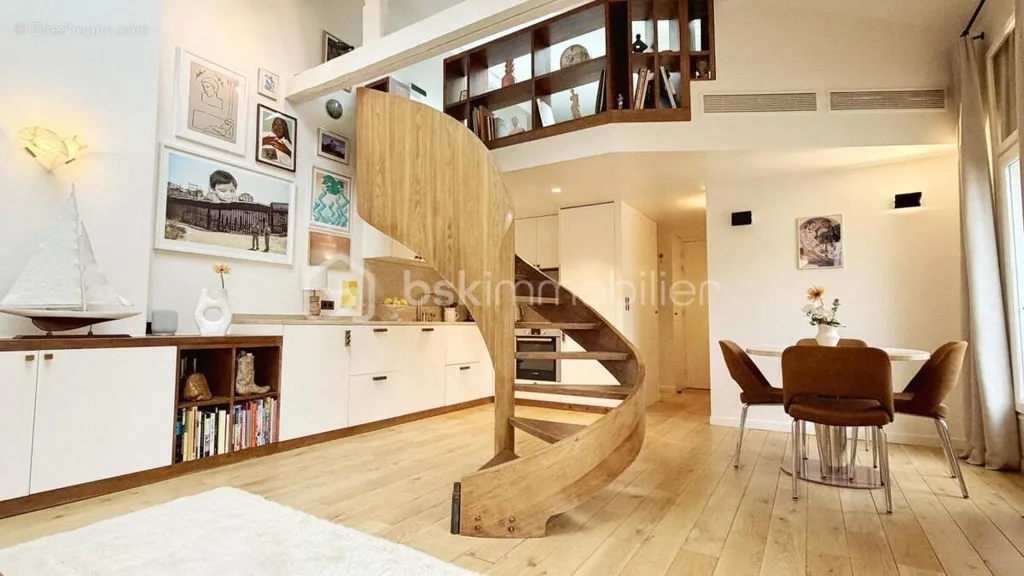 Rooms - Loft with High Ceilings in Northern Marais