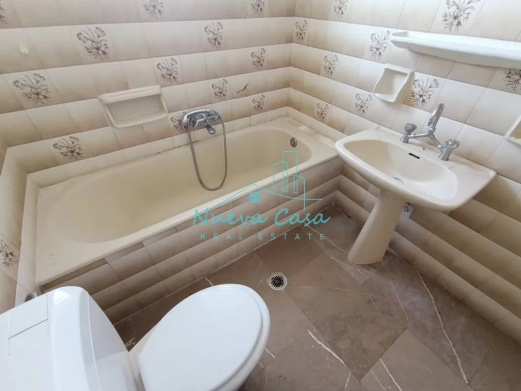 Vannitoad - 2nd Floor Apartment with Balcony in Patras
