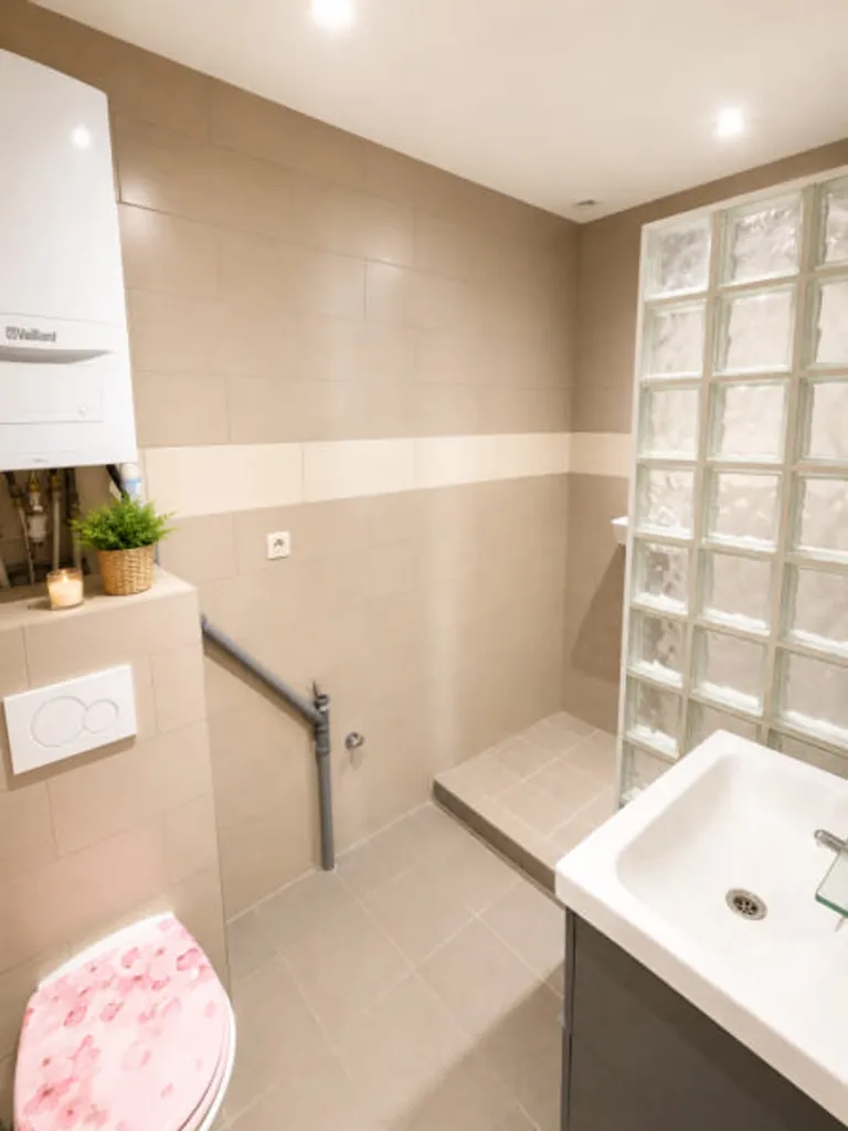 Salles de bain - Appartement 2 Chambres dans un Environnement Calme à Anderlecht