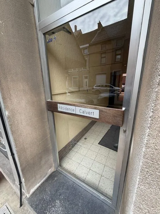 Entrée - Appartement 2 Chambres avec Balcon au Cœur de Gosselies