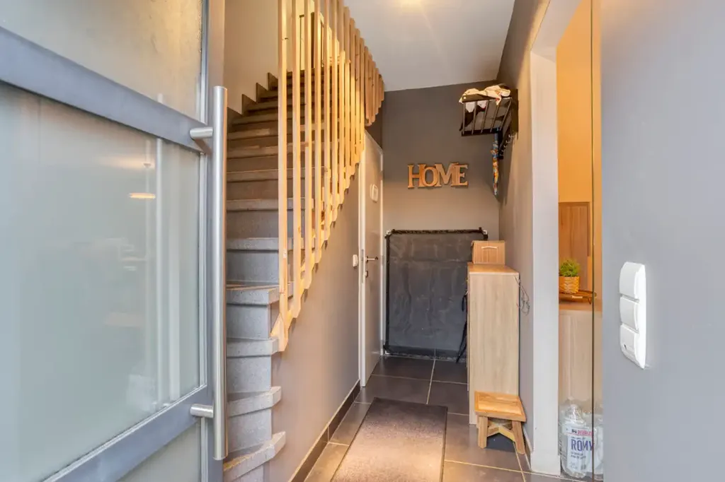 hallway_entrance