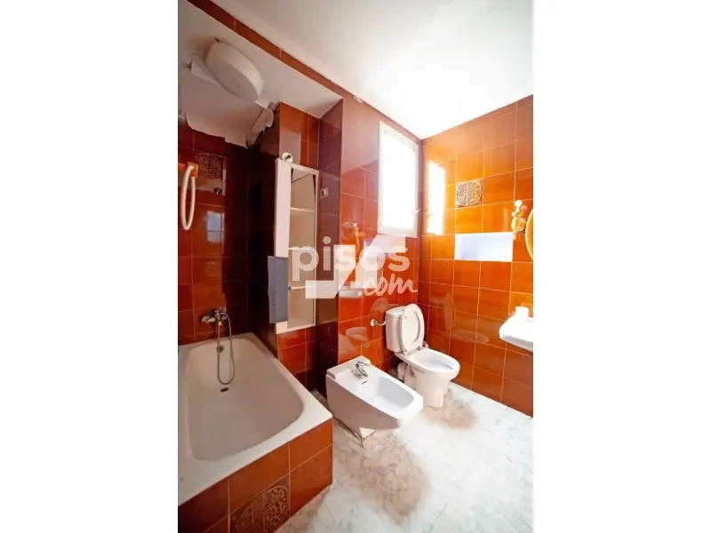 Vannitoad - Three-Storey House with Terraces in Vila-real Centre