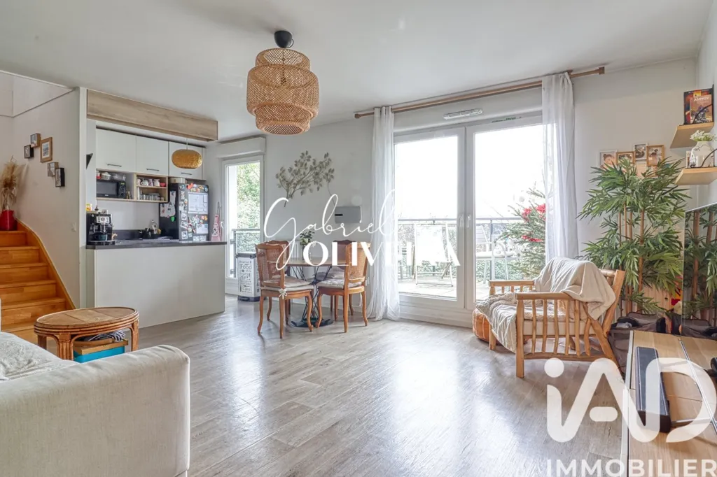 Living Room - Duplex with Balcony in Montmagny