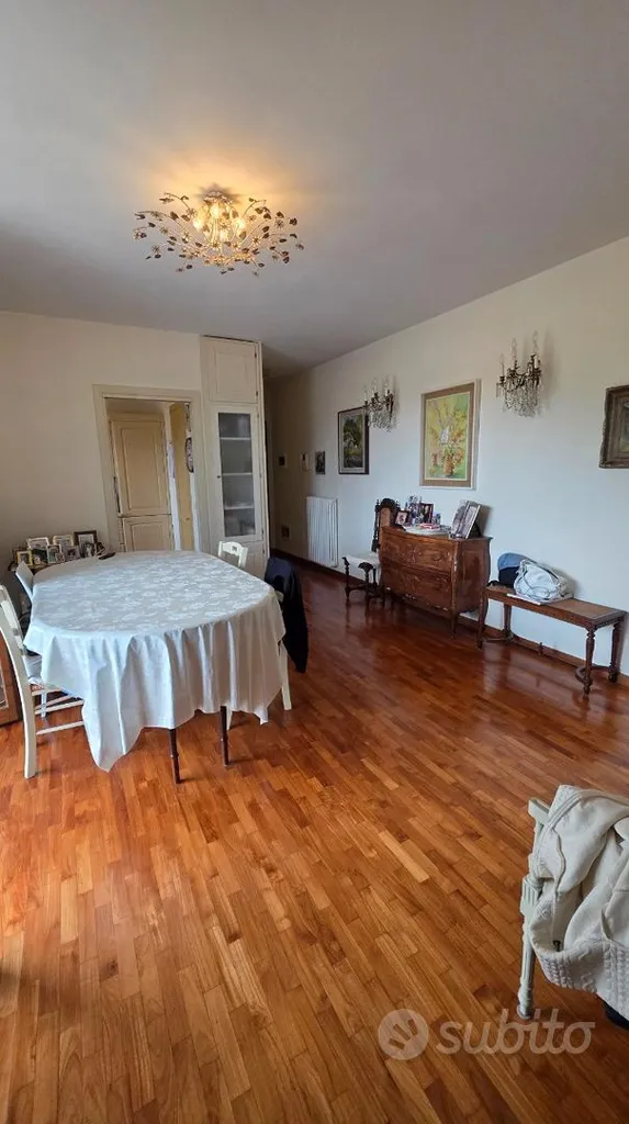 Salle à manger - Spacious Two-Level Apartment in San Polo d'Enza