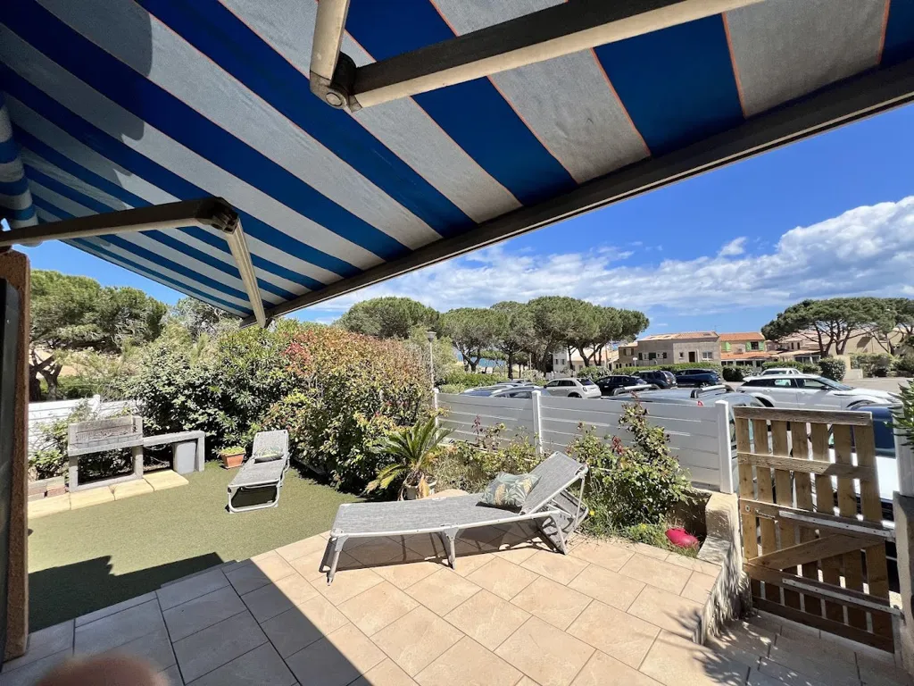 Terrasse - Pavillon T2 avec Terrasse et Vue Mer près de la Garrigue