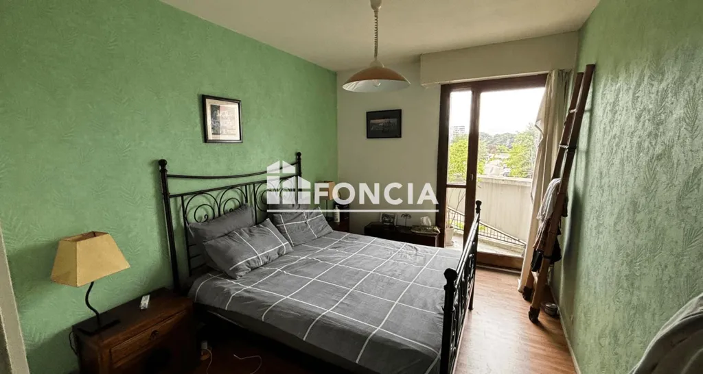 Bedrooms - Spacious 4-Piece Apartment with Balconies in Pessac
