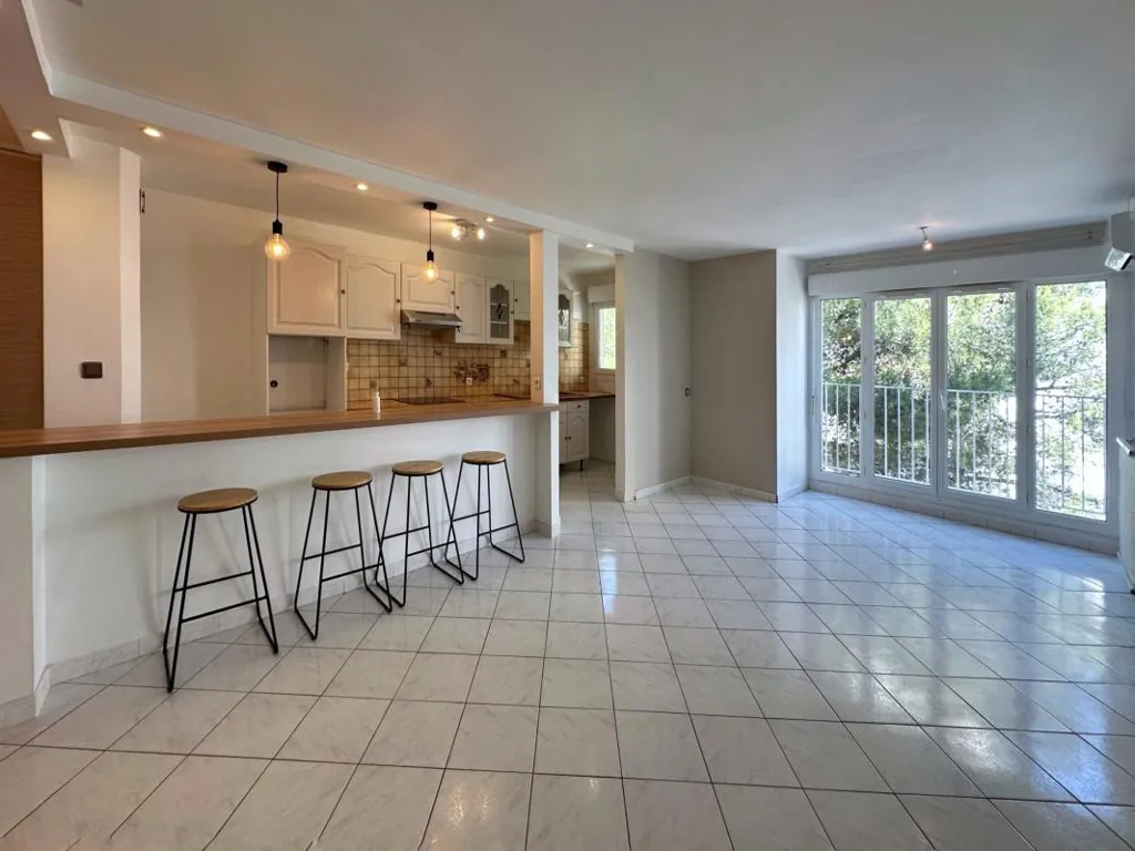 Köök - Renovated Flat with Balcony in St Roch