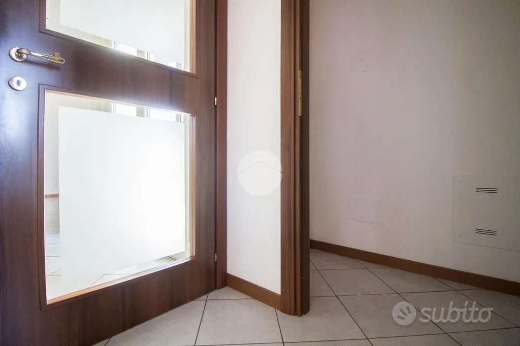 Esik - Second Floor Flat with Balcony in Garbagnate Milanese