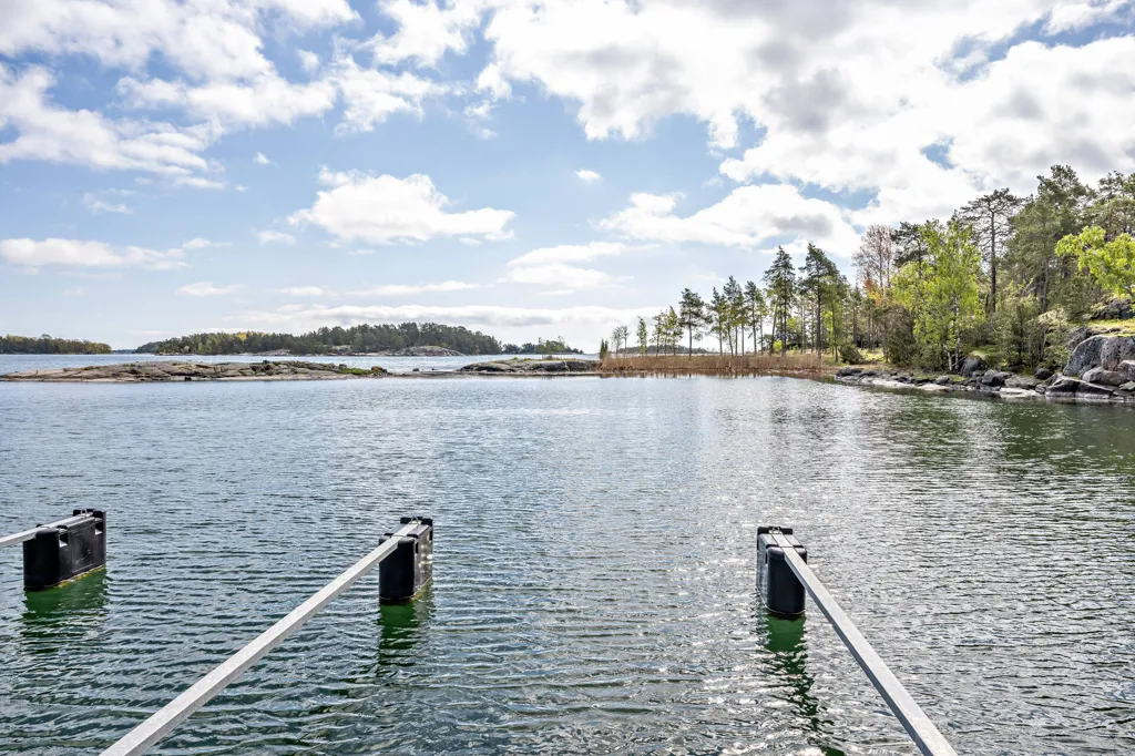 Jardin - Building Plot with Water Access in Gryts Archipelago