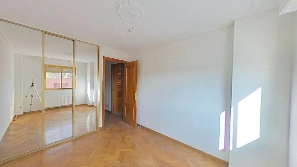 Pièces - 2-Bedroom Flat with Metro Access in Numancia