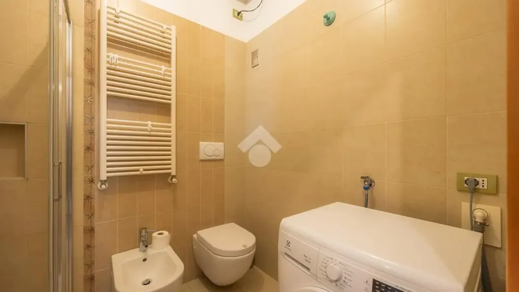 Bagni - 4-Bedroom Apartment with Terrace in Dolcè