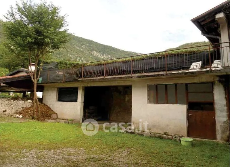 Esterno - Casa con giardino a Maniago