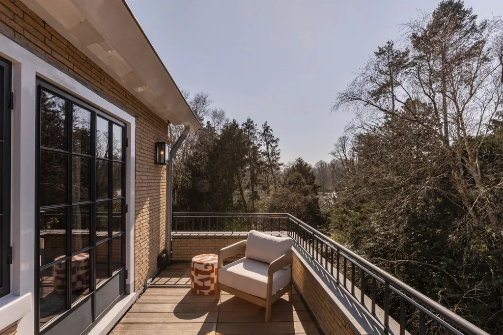 Balcon - Waterfront Villa with Private Pool in Amsterdam Zuid