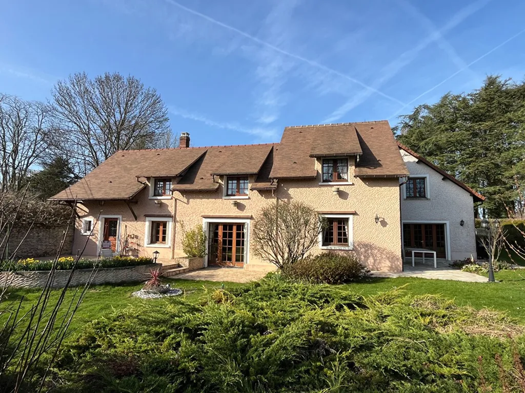 Välivaade - Character House with Pool in Les Mesnuls