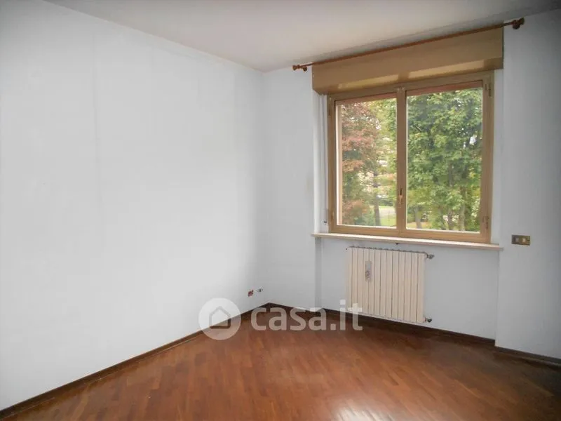 Pièces - 4-Bedroom Apartment with Balcony in Novara