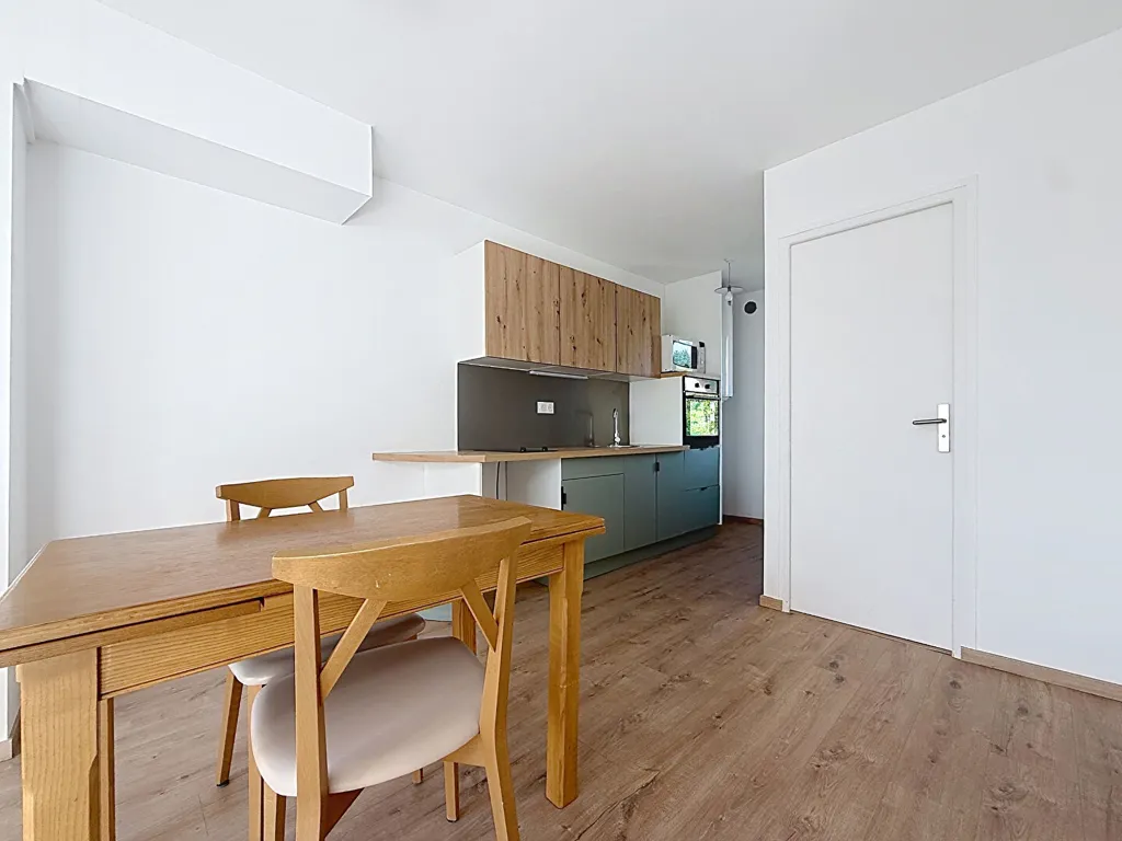 Söögituba - Studio with Proximity to Amenities in La Côte-Saint-André