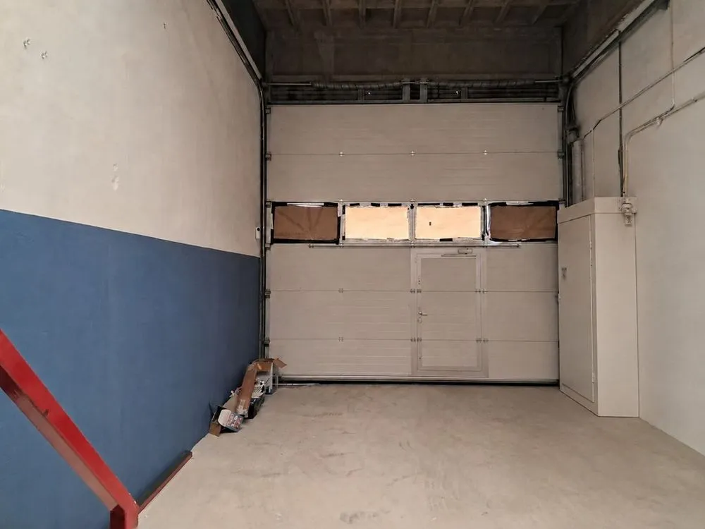 Garaaž - Business Unit with Office Space in Roosendaal