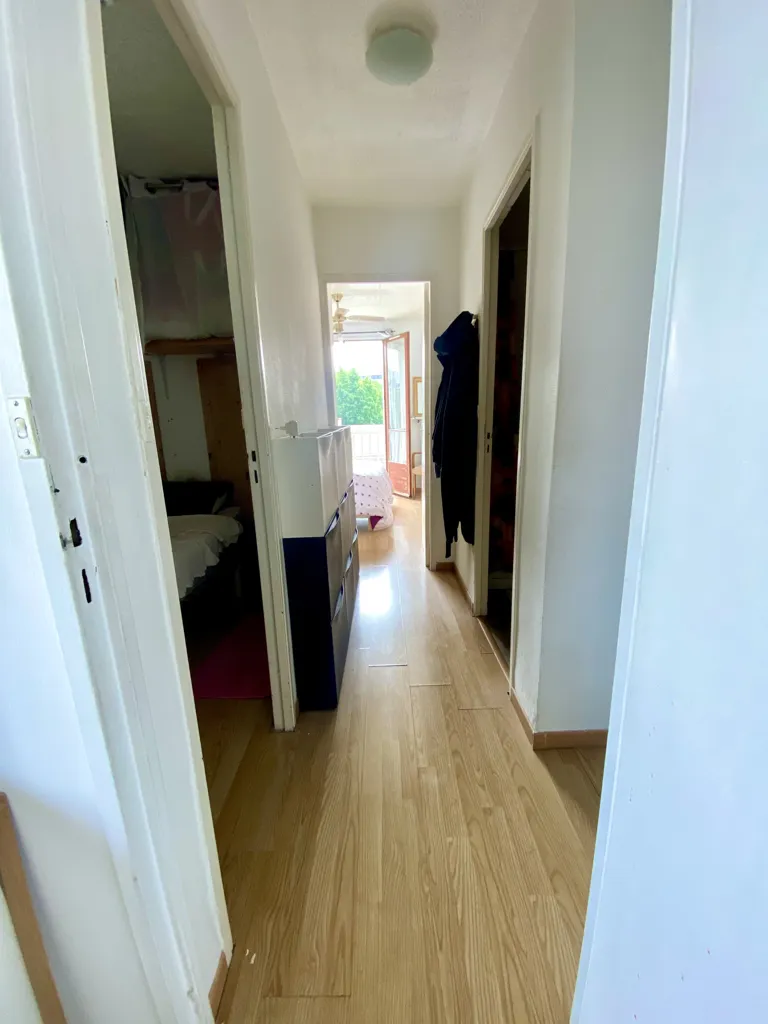 Hallway - T3/4 Apartment with Balcony in Marseille