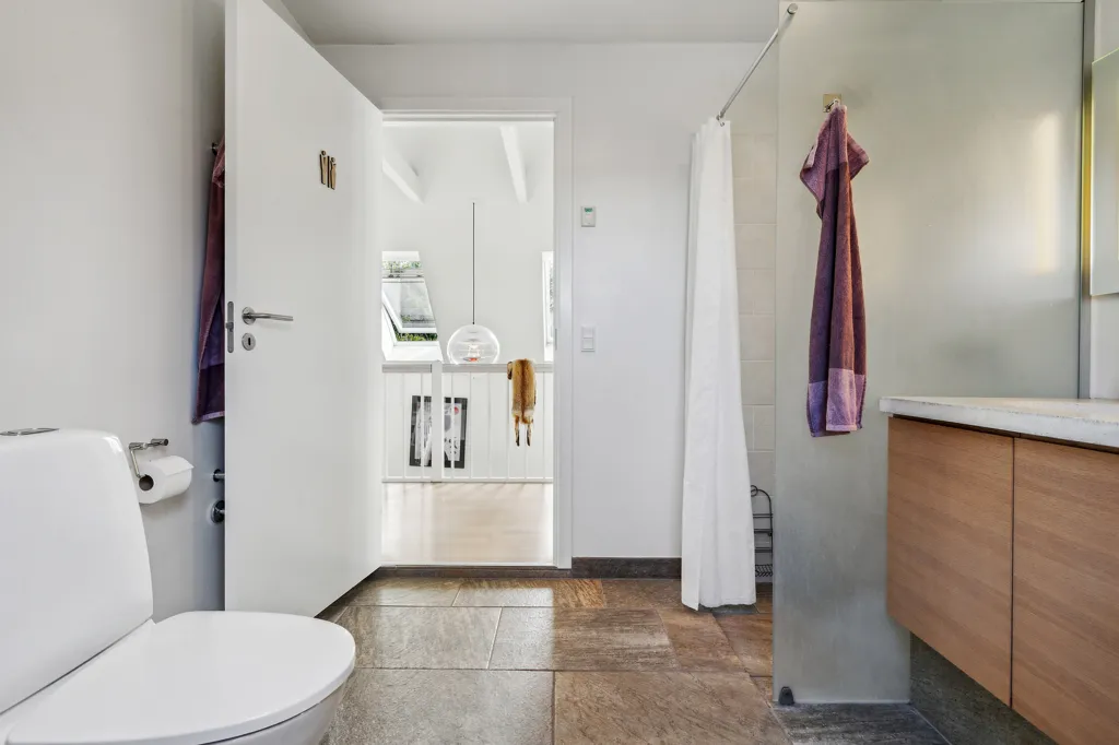 Vannitoad - Modern Villa with Water View in Faxe