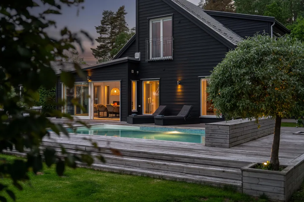 Bassein - Luxury Villa with Pool in Ekängen