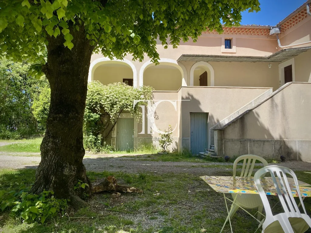 Terrasse - Demeure de Charme avec Parc au Sud d'Alès