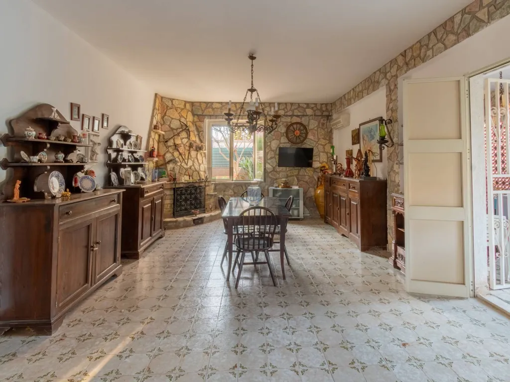 Salle à manger - Villa with Garden and Terrace in Carini
