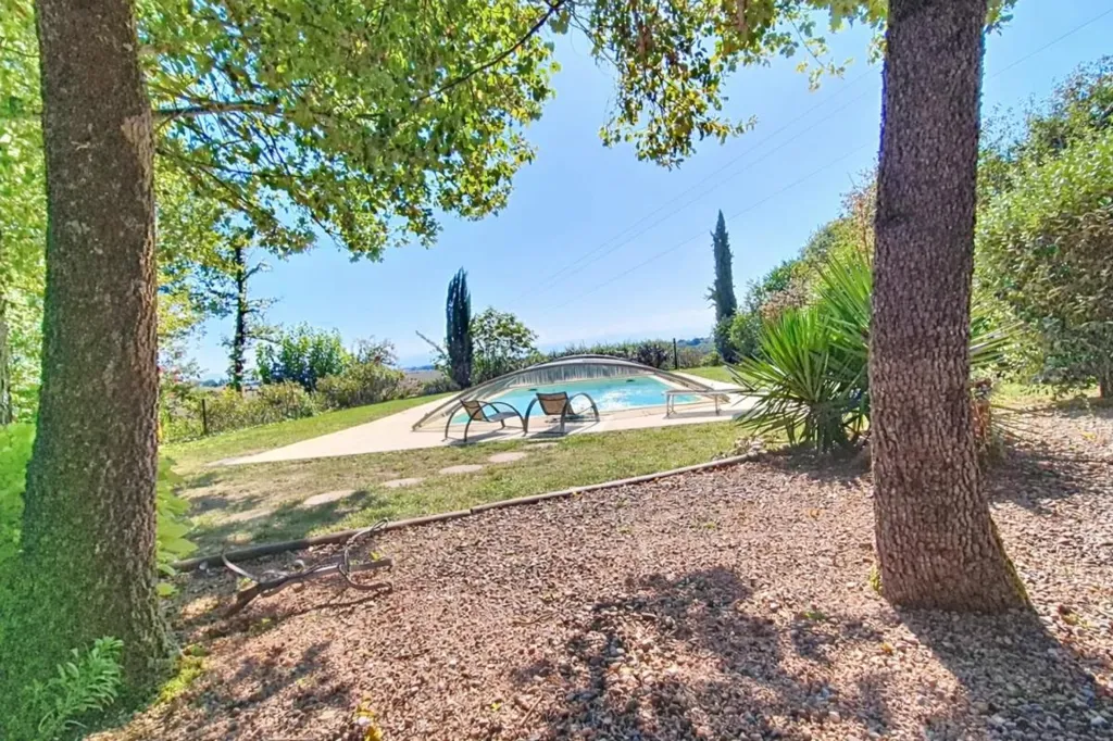 Bassein - Detached House with Pool in Esperce