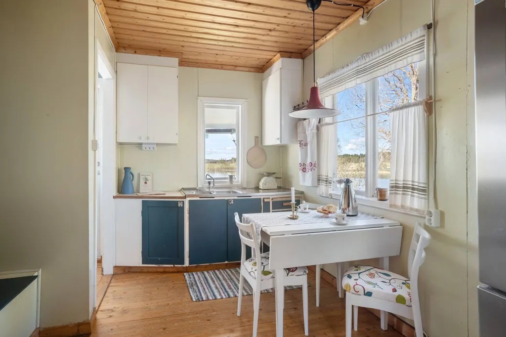 Cuisine - Villa with Water View in Näset