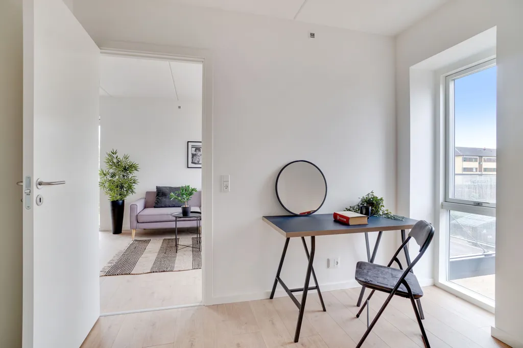 Despacho - Three-Room Apartment with Balcony in Frederikssund
