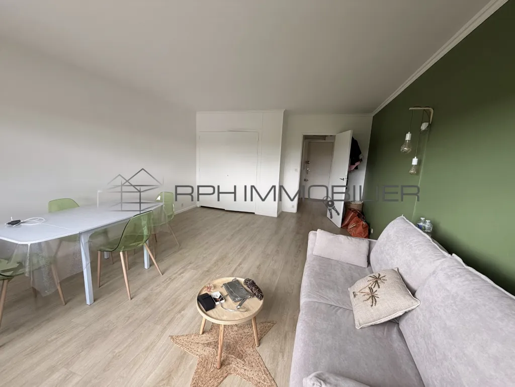 Soggiorno - Bright Apartment with Parking in Secure Residence, Limoges