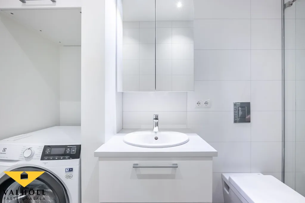 Vannitoad - Modern Apartment with Balcony in Reykjavik