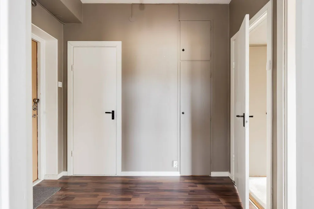 Ingresso - Modern Two-Bedroom Flat with South-Facing Balcony