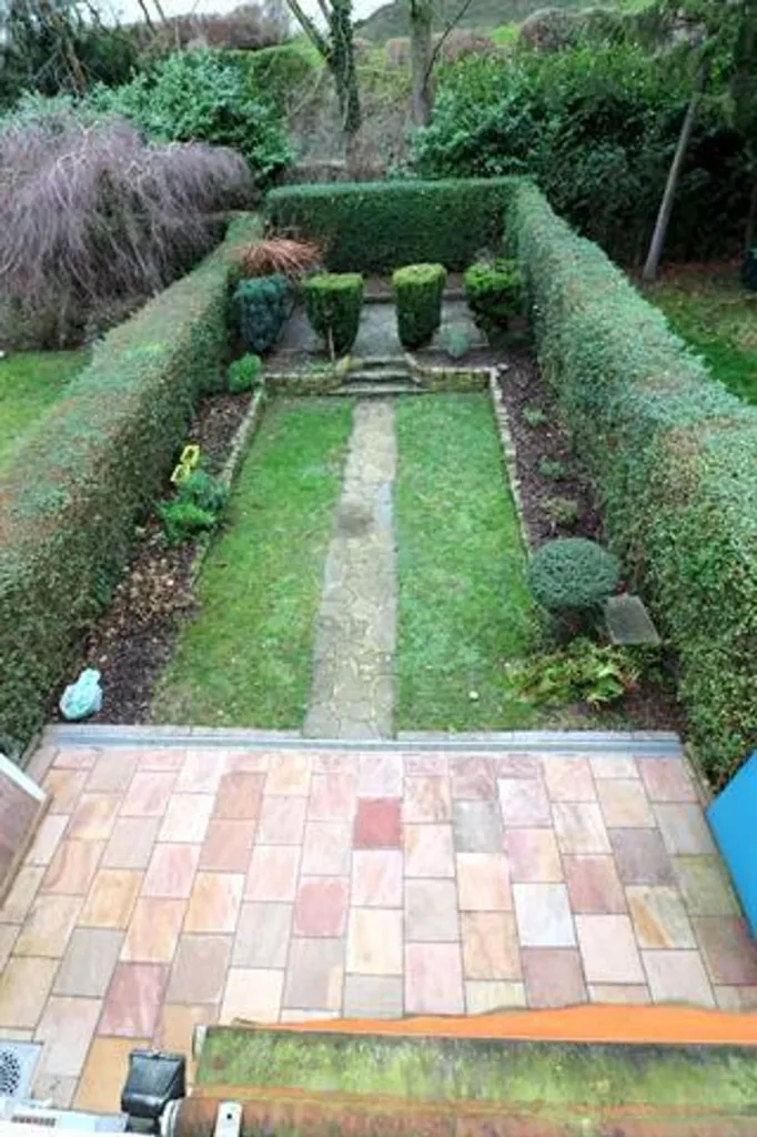 Jardin - Maison Rénovée avec Jardin et Terrasse à Auderghem