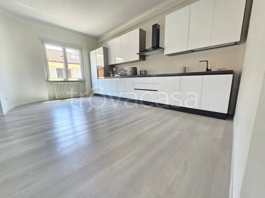 Cucina - Appartamento ristrutturato con terrazza a Galliate