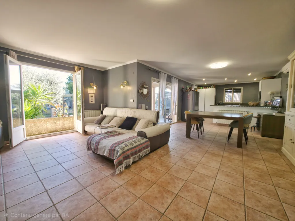 Séjour - Maison avec Jardin et Grand Garage à Beaucaire