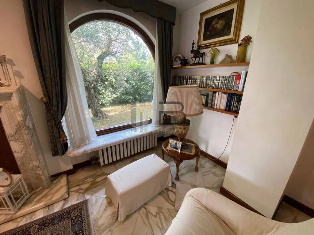 Soggiorno - Villa con giardino privato a Marina di Carrara