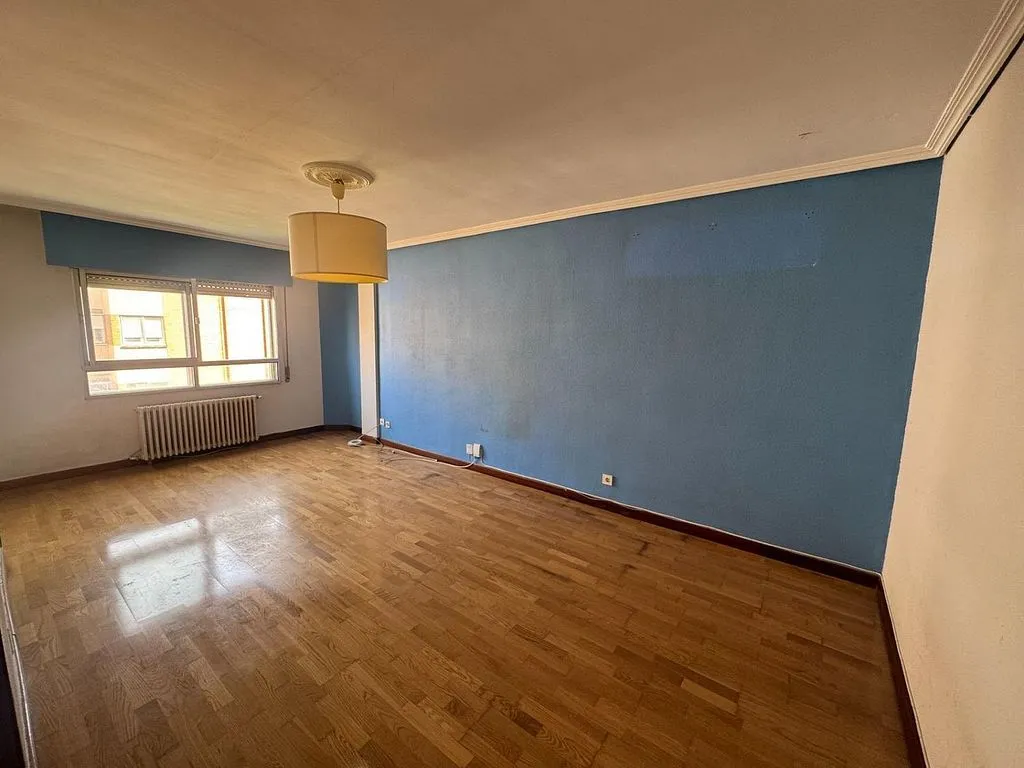 Toad - Spacious Apartment with Garage in Pajarillos