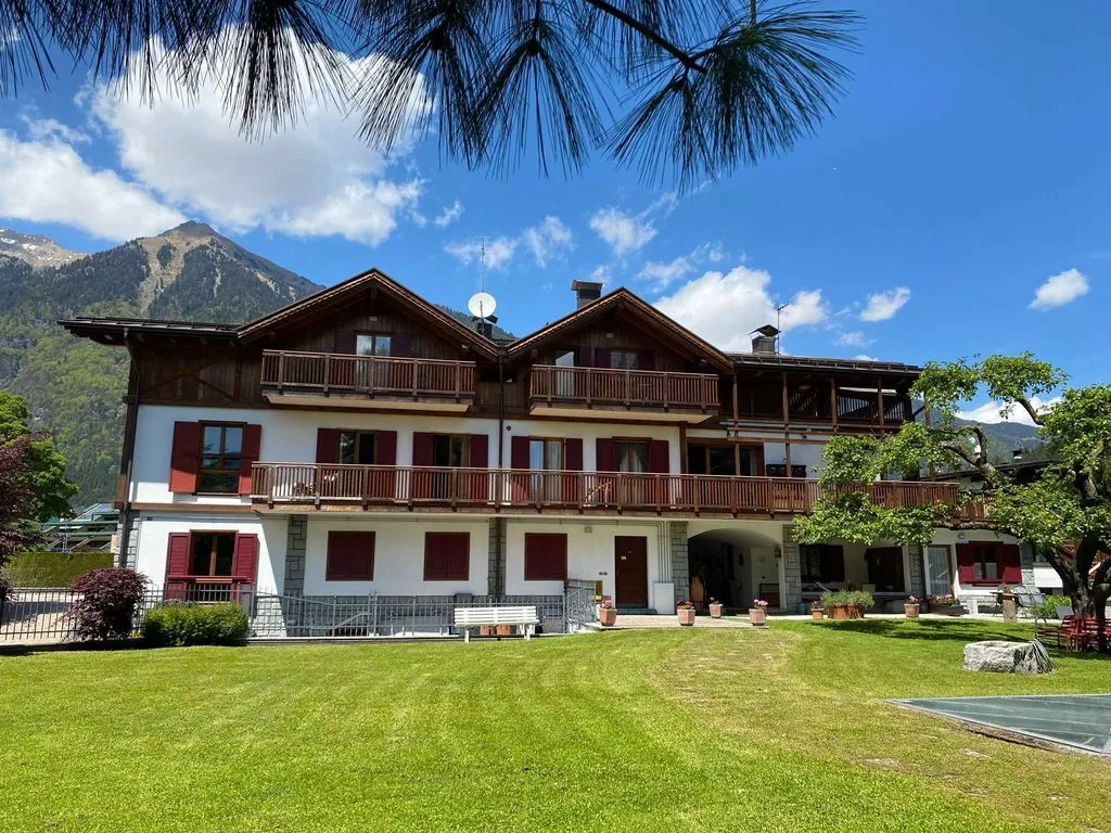 Exterior - Luxury Flat with Spa in Pinzolo, Trentino