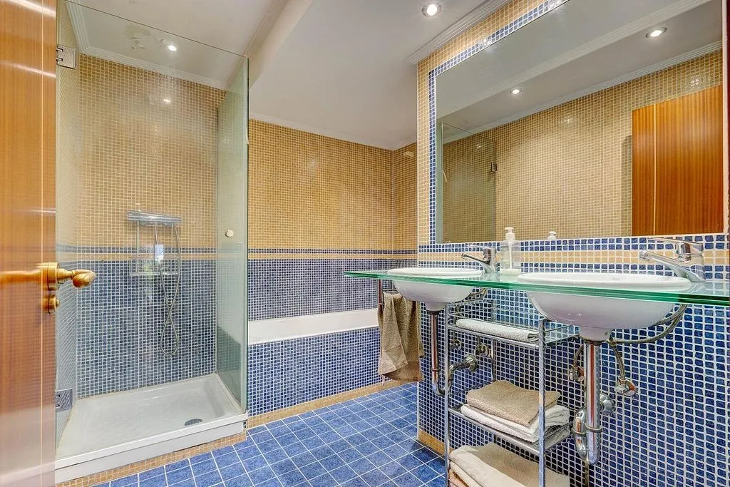 Vannitoad - Spacious Flat with Views in San Roque