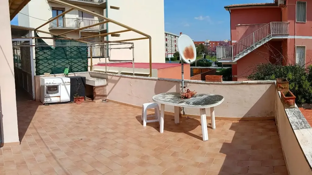 Terrasse - Spacious Apartment with Terrace in Rosignano Solvay