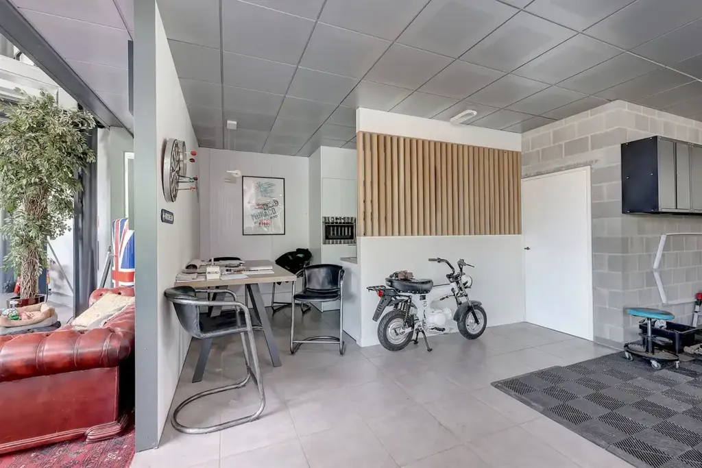Cocina - Showroom with Water View on Dendermonde-Zele Link Road