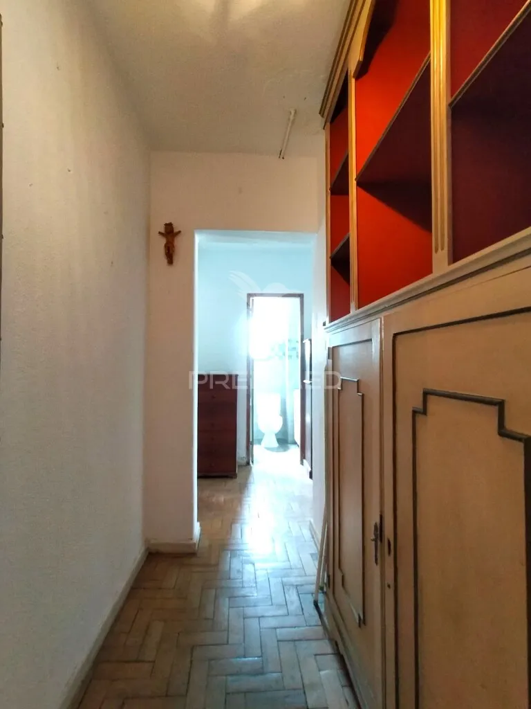 Esik - Inverted Duplex Apartment for Renovation in Alvalade, Lisbon